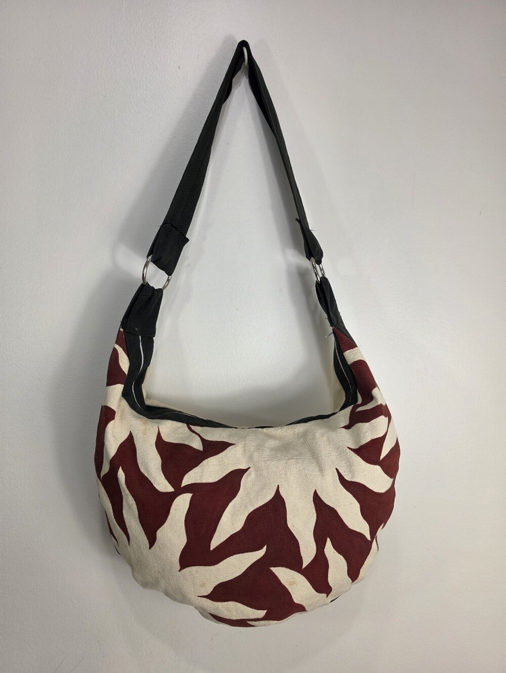 Canvas Hobo Bag in Cream and Burgundy